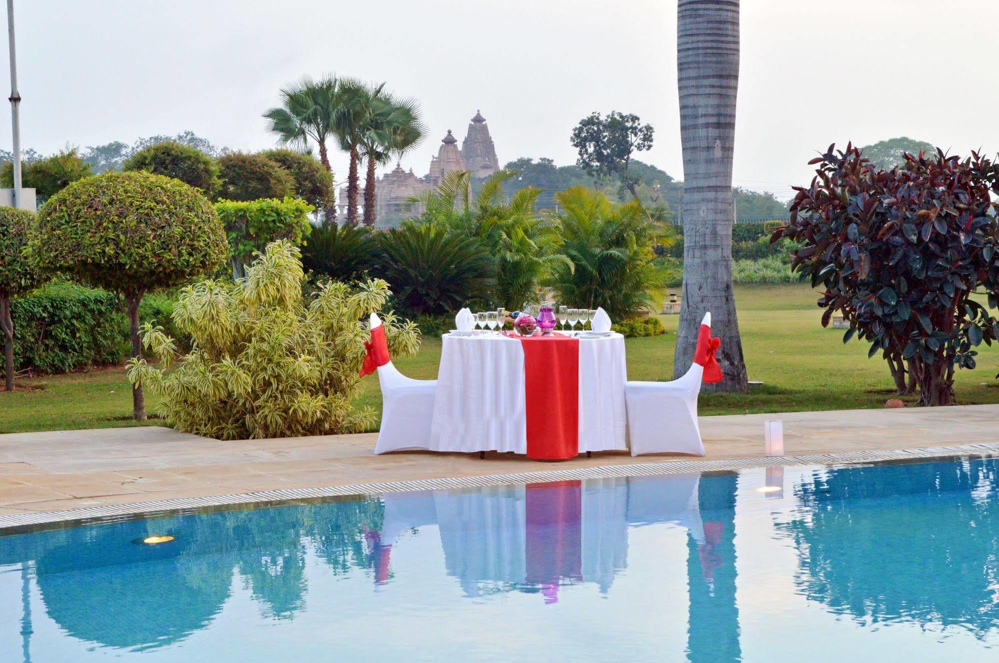 The Lalit Traveller Khajuraho Hotel Exterior photo